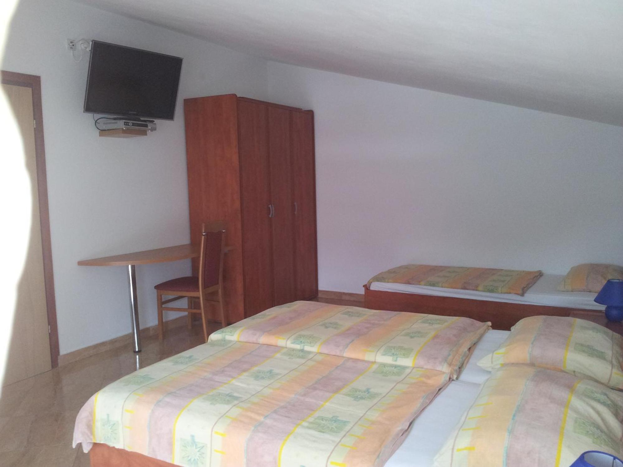 Rooms Nadia Stara Baška 部屋 写真